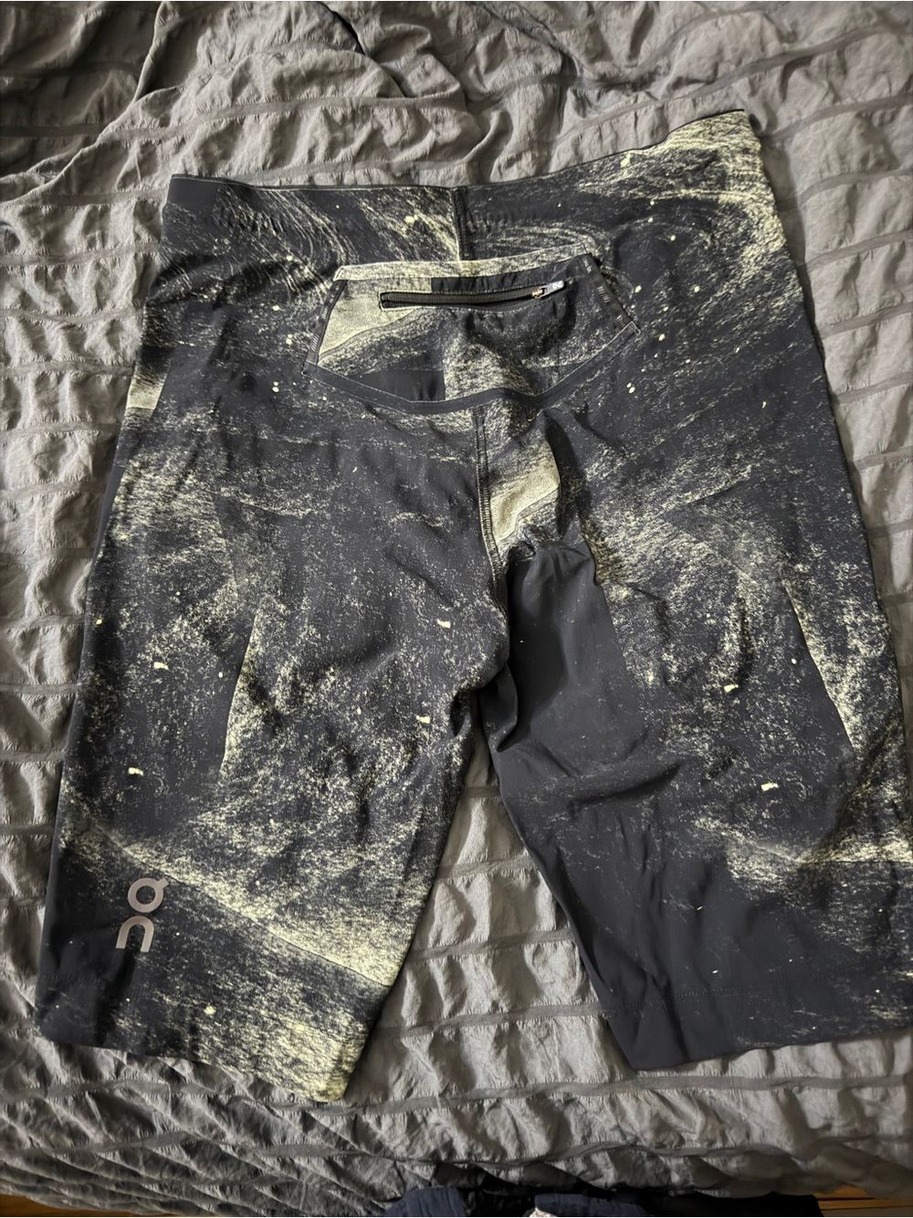 On Running Race Tights Half Men’s Medium Black Limelight Half Tights - Picture 2 of 4